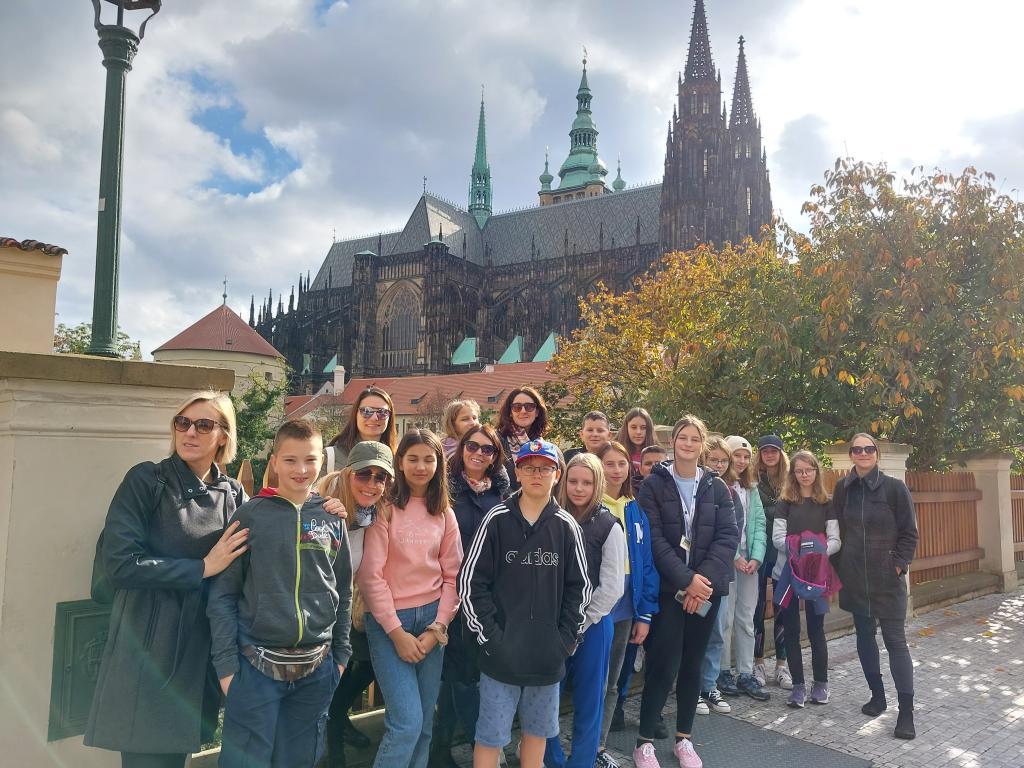Druga mobilność uczniów ze Szlembarku w ramach programu Erasmus+ zdjęcie grupowe z wycieczki