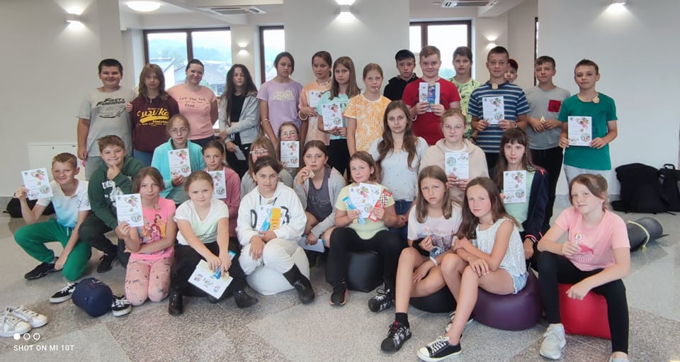 dzieci i młodzieży w Gminnej Bibliotece Publicznej w Waksmundzie i filiach.