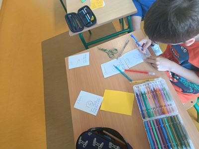 Uczestnicy programu profilaktycznego  &quot;Spójrz Inaczej&quot; w miejscowości Gronków