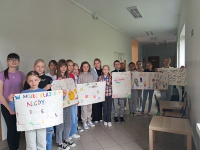 Uczestnicy programu profilaktycznego  "Spójrz Inaczej" w Szkole Podstawowej w Gronkowie