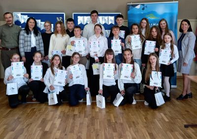 4. Grupowe zdjęcie uczestników konkursu Ptasia Przygoda