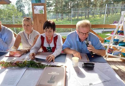 Czytanie fragmentów utworu &amp;quot;Nad Niemnem&amp;quot; przez zaproszonych gości