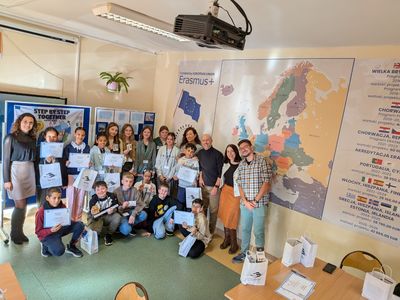 8. Grupowe zdjęcie uczestników projektu