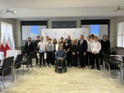 Wspólne zdjęcie stypendystów oraz nagrodzonych sportowców