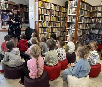Spotkanie z przedszkolakami w Filii Bibliotecznej w Ostrowsku w ramach Tygodnia Bibliotek