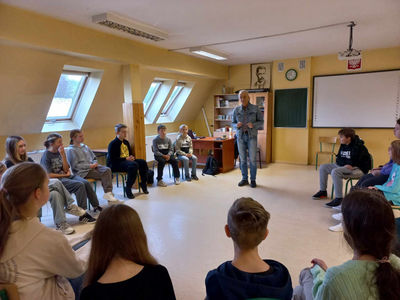 Fotografia dotycząca Warsztaty antystresowe dla uczniów pt. "Ujarzmić stres. Negatywny obraz siebie!”
