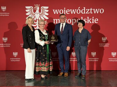Zdjęcie na ściance podczas święta woj małopolskiego 