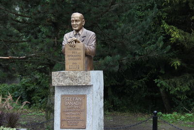 12. Pomnik Stefana Banacha