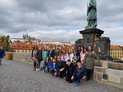 Druga mobilność uczniów ze Szlembarku w ramach programu Erasmus+  zdjęcie grupowe z wycieczki