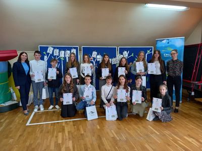 Pamiątkowe zdjęcie uczestników konkursu