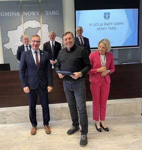 Wręczenie zaświadczenia Zbigniewowi Żegleniowi