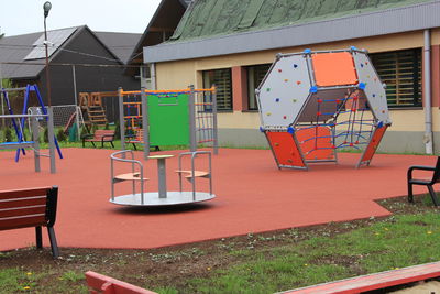 Plac Zabaw przy SP Gronków  (2)
