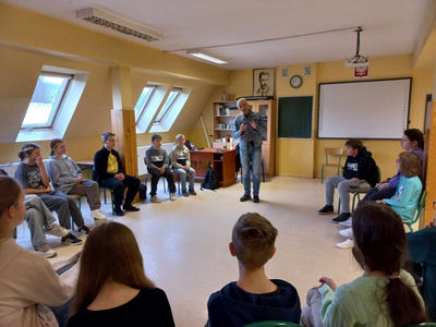 Fotografia dotycząca Warsztaty antystresowe dla uczniów pt. "Ujarzmić stres. Negatywny obraz siebie!”