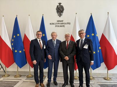 Przedstawiciele władz na otwarciu wystawy &amp;quot;TISCHNER - doświadczenie 2025&amp;quot;