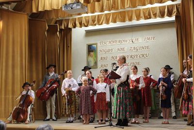 3. Dyrektor GOK-u witająca przybyłych gości