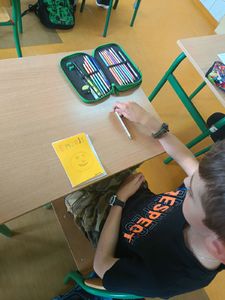 ​Uczestnicy programu profilaktycznego  &quot;Spójrz Inaczej&quot; w miejscowości Gronków​