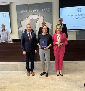 Wręczenie zaświadczenia Michalinie Budz