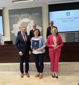 Wręczenie zaświadczenia Lucynie Łukasz