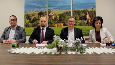 Podpisanie umowy na mundury