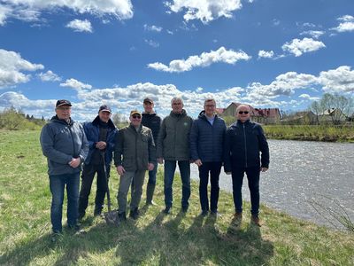 Uczestnicy sadzenia drzew w ramach akcji Małopolskie Dni dla Klimatu w Gminie Nowy Targ