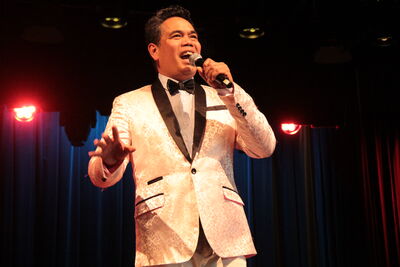 Piosenkarz Alexander Martinez