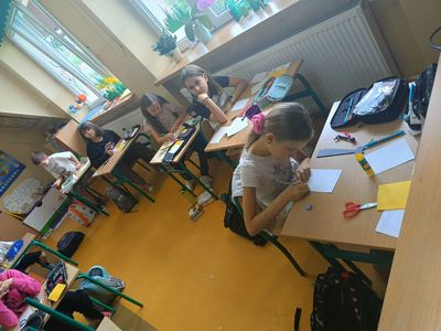 ​Uczestnicy programu profilaktycznego  &quot;Spójrz Inaczej&quot; w miejscowości Gronków​