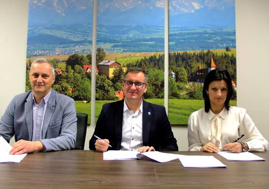 Podpisano umowę na remont drogi gminnej nr 363594K (ul. Długa) w Waksmundzie