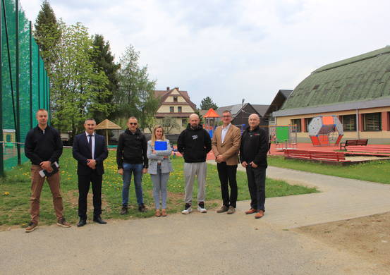Budowa placu zabaw przy Szkole Podstawowej w miejscowości Gronków