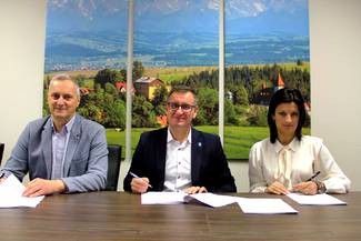 Podpisano umowę na remont drogi gminnej nr 363594K (ul. Długa) w Waksmundzie