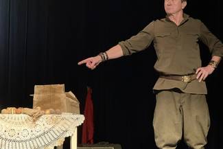 Przy pełnej widowni popularny aktor z Waksmunda, Piotr Cyrwus, zachwycił publiczność mistrzowską interpretacją „Zapiski oficera Armii Czerwonej” autorstwa Sergiusz Piasecki.